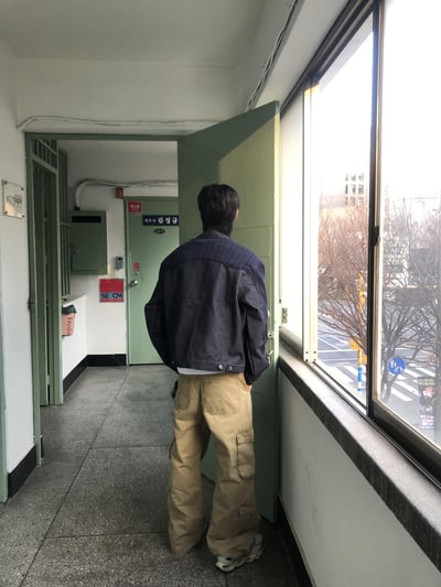 美式 俐落抓皺 立體斜線 工裝 直筒寬褲 - 2C11