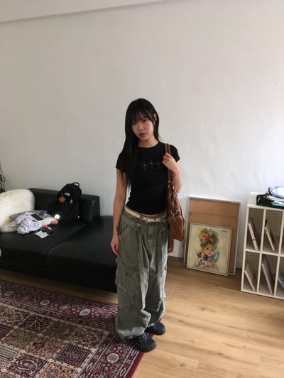 美式十字架 刺繡造型 貼身短版 短袖 上衣 - 2C17