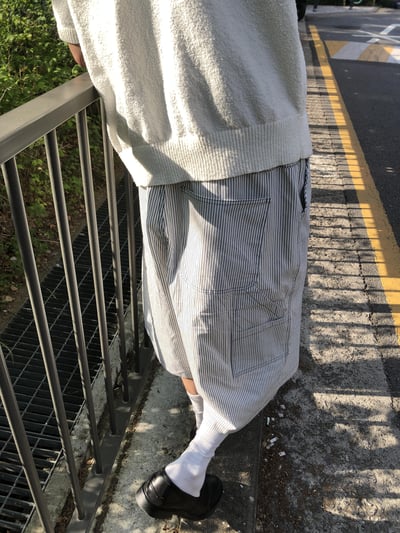 歐美休閒 俐落版型 細條紋 寬版 工裝短褲 - 2C16