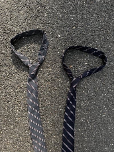 斯文辦公人 經典配色 窄版 條紋 領帶 - 2C2