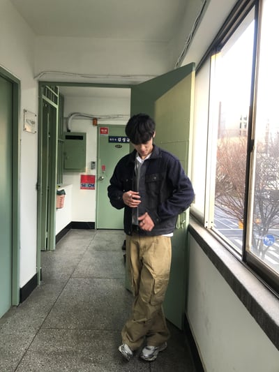 獨特肩部針織 牛仔 微短版 機車夾克 - 2C16