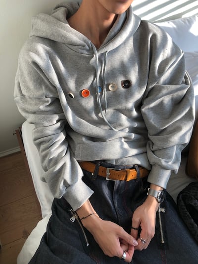 街頭鬆弛 多色鈕扣 寬版 帽T 長袖 - 3C2