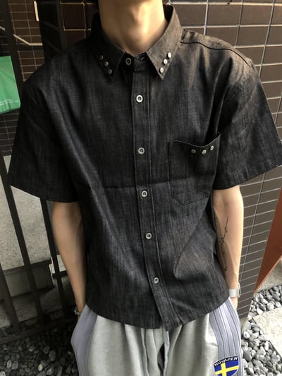 經典美式街頭 合身 卯釘牛仔 短版襯衫 - 2C4
