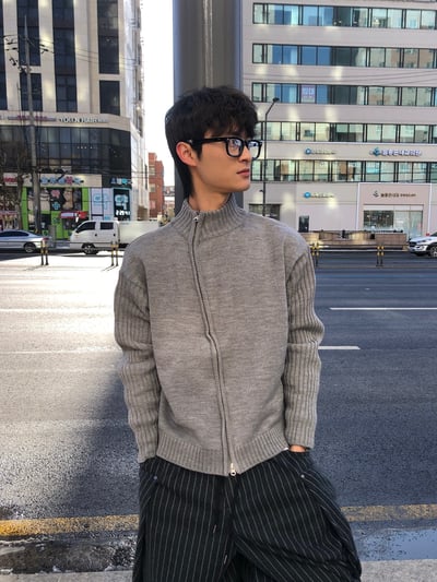 半高領 斜拉鏈 修身流水線 針織外套 - 4C1