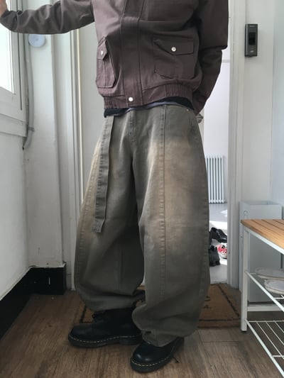 中央割線 水洗 寬鬆 假皮帶 牛仔長褲 - 2C2