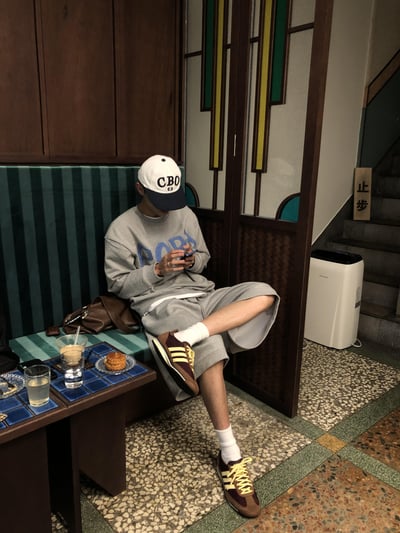 (灰色現貨) Poba 獨特刺繡 大學T - 3C13