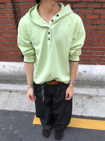 多巴安配色 休閒經典 鈕扣設計 長袖 帽T - 2C3