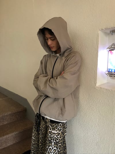 現代街頭 弧形卯釘 夏季風衣 連帽外套 - 3C14