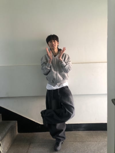 中央割線 水洗 寬鬆 假皮帶 牛仔長褲 - 2C17