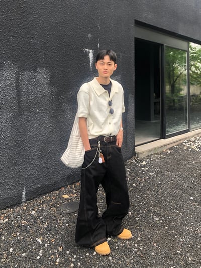 Clean Fit 特殊剪裁 輕薄丹寧 牛仔彎刀褲 - 1C7