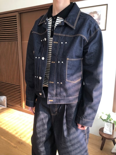 秋冬首選 卯釘細節 多層褶皺 短版 原牛外套 (set-up) - 2C18