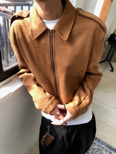 簡約幹練 絨面革 名牌質感 短版 神衣 夾克 - 2C2