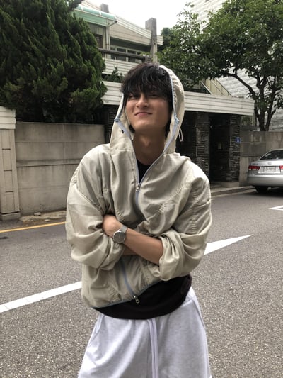 唯美配色 俐落曲線 抓皺設計 風衣外套 - 4C13