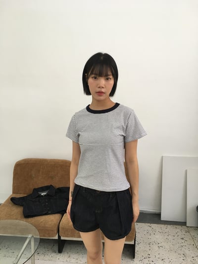(1+1)萬能百搭 細條紋 修身 短版 短袖 - 4C1