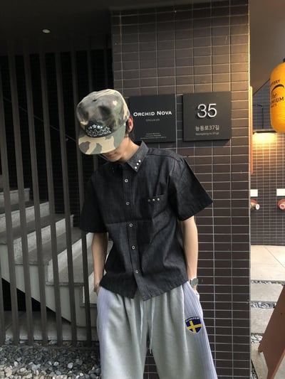 經典美式街頭 合身 卯釘牛仔 短版襯衫 - 2C14