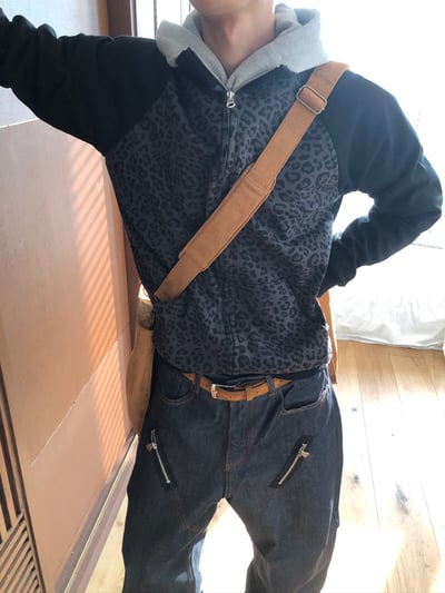 一枝獨秀 街頭氛圍 豹紋配色 微短版 外套 - 2C17