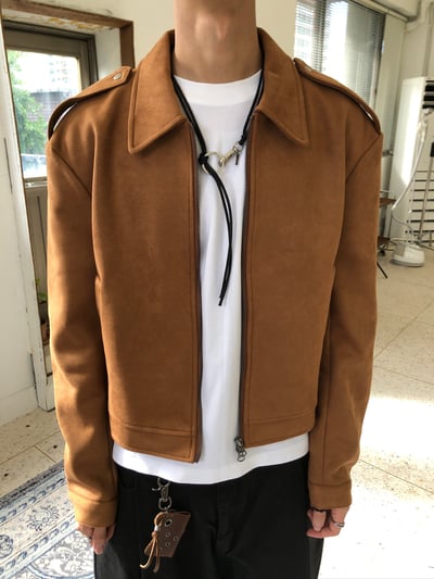 簡約幹練 絨面革 名牌質感 短版 神衣 夾克 - 2C16