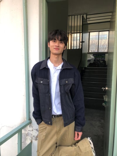 獨特肩部針織 牛仔 微短版 機車夾克 - 2C15