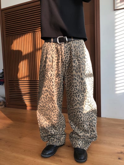 街頭指標 雙層褶皺 俐落線條 豹紋 寬褲 - 3C3