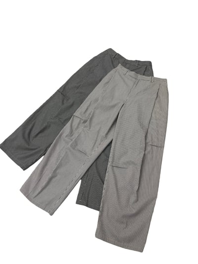 Lanson 俐落剪裁 抓皺割線 細條紋 寬褲 - 2C22