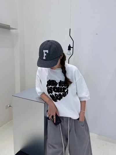 (白色現貨) (UNISEX) 愛心短版 針織衫 - 4C16