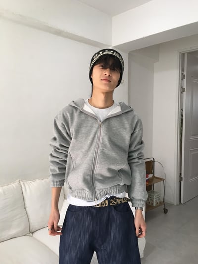 彎曲修身 高檔空氣棉 短版 素面 連帽外套 - 2C10