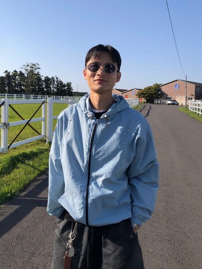 現代街頭 弧形卯釘 夏季風衣 連帽外套 - 3C20