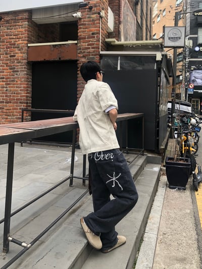 Carry Over 上流巴黎 手工刺繡 牛仔 直筒微寬褲 - 3C6