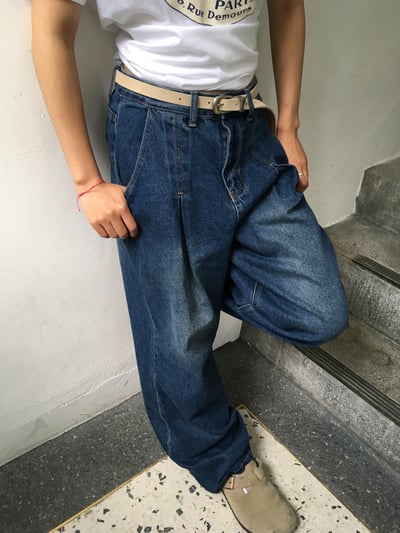 質感韓系女 休閒風 俐落抓皺 牛仔 寬褲 - 3C8
