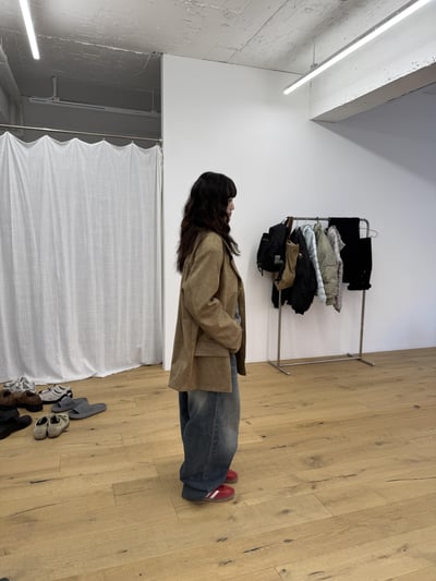 漸層水洗 鑲式卯釘 大口袋 牛仔寬褲 - 2C10