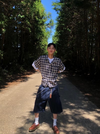 不對稱縫線 背面殺手 百慕達 7分 牛仔短褲 - 2C20