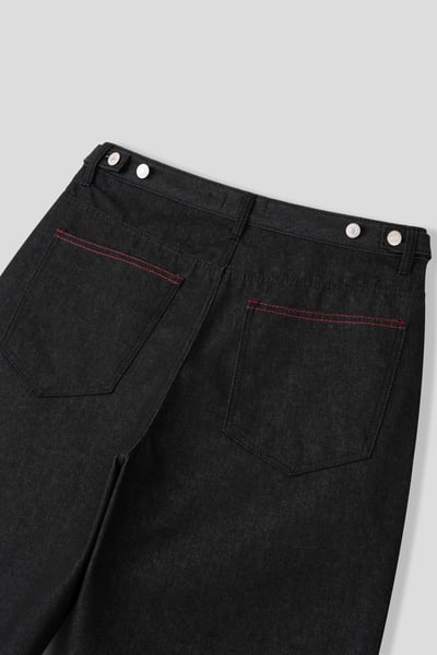 日系潮男 紅色縫線 拉鏈細節 牛仔寬褲 - 2C24