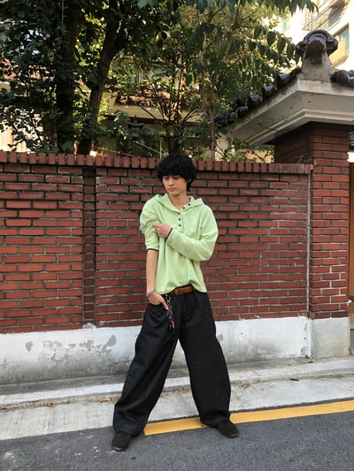 街頭經典百搭 細條紋 鬆緊帶 寬版 牛仔長褲 - 3C13