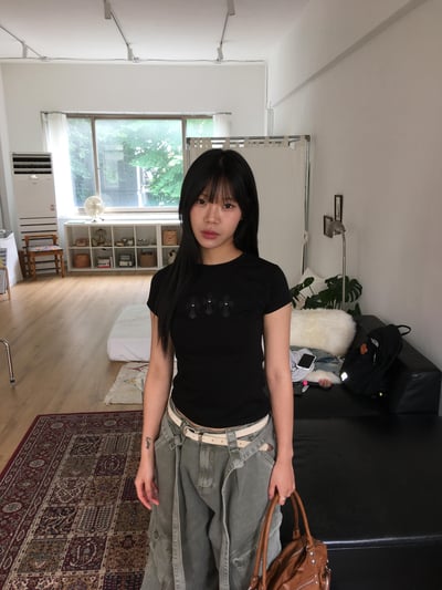 美式十字架 刺繡造型 貼身短版 短袖 上衣 - 2C7