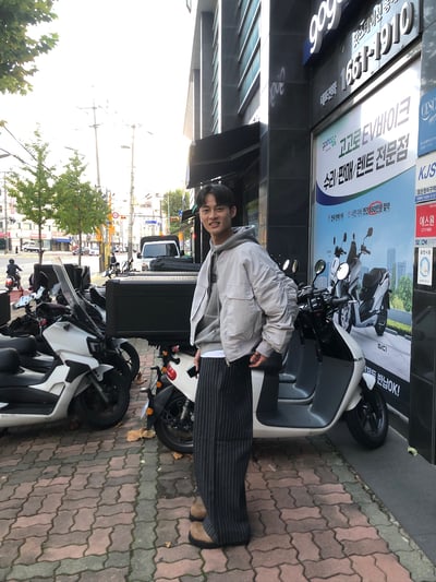 紐約型男 眾星刺繡 單層褶皺 條紋 牛仔寬褲 - 2C7