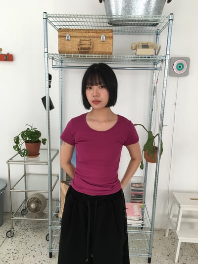 (1+1)簡約百搭 唯美主義 修身 短版 素色短袖 - 12C4