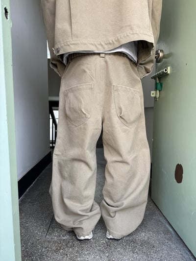 文藝鈕扣 降落傘抓皺 寬版 鬆緊帶 牛仔褲 (set-up) - 2C6