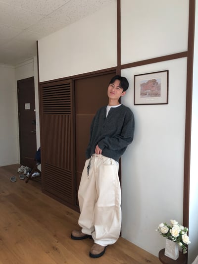 四季大口袋 彎曲縫線 配色設計 牛仔寬褲 - 2C8