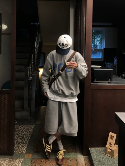 (灰色現貨) Poba 獨特刺繡 大學T - 3C5