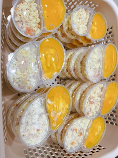 南瓜佐玉米雞肉絲40克+番茄鮮蝦炒蛋雙拼40克/小黃瓜蛋皮絲佐干貝30克+高麗菜紅蘿蔔佐小魚30克【限冷凍宅配/超商冷凍配送】2