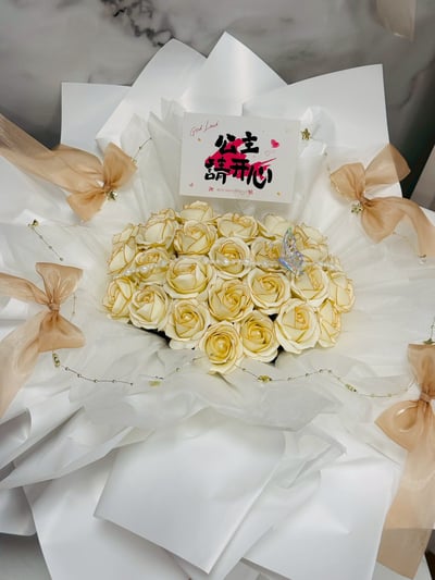 【現貨】粉金線愛心香氛花束2