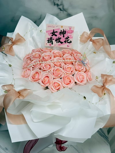 【現貨】粉金線愛心香氛花束3