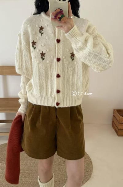 復古花花愛心釦毛衣1