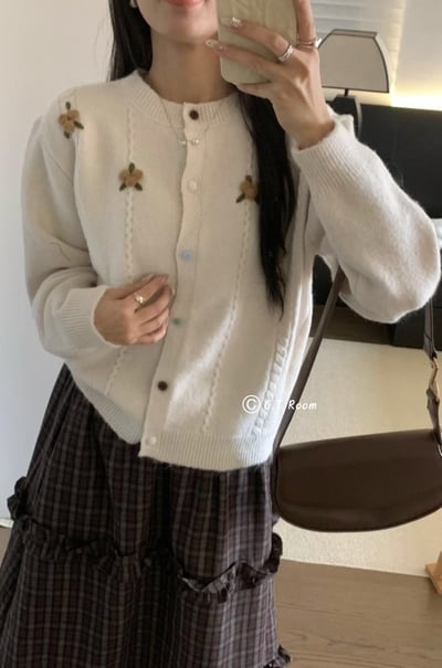 彩色釦花花針織毛衣1