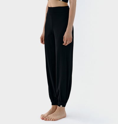 【熱銷】Conchwear 幕斯棉 瑜珈小寬鬆款束腳寬褲 經典黑 CON033BLK