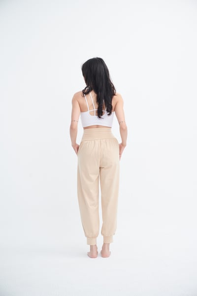 Happy yogi studio 瑜珈側開岔束腳寬褲 奶茶 HYS002BEG6