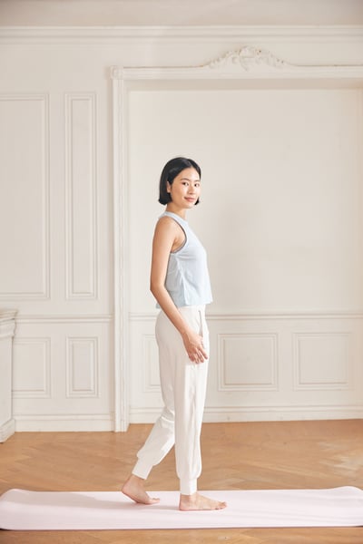 Grandeline 後背開口瑜珈無袖短罩衫 淺藍 NT828BLU3