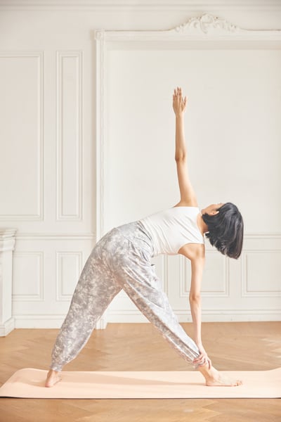 Front2line 輕彈棉 扎染寬鬆束腳褲 灰色3