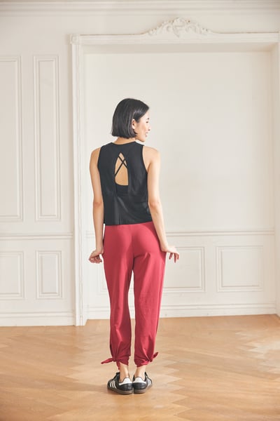 Grandeline 後背開口瑜珈無袖短罩衫 黑色 NT828BLK2