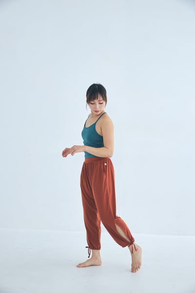 【6色】Sohamsoham 瑜珈側開岔綁帶束腳寬褲 磚紅色 SOH001BRK6